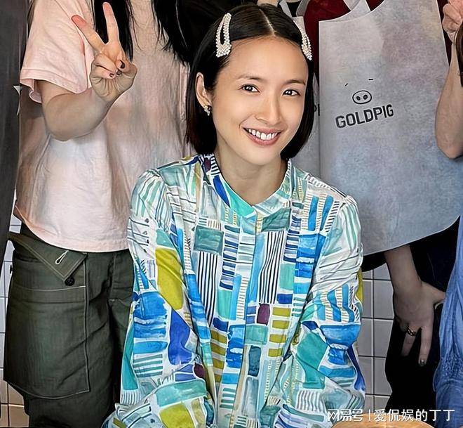 林依晨二胎后首露面，素颜白到发光，重返荧屏的美丽蜕变
