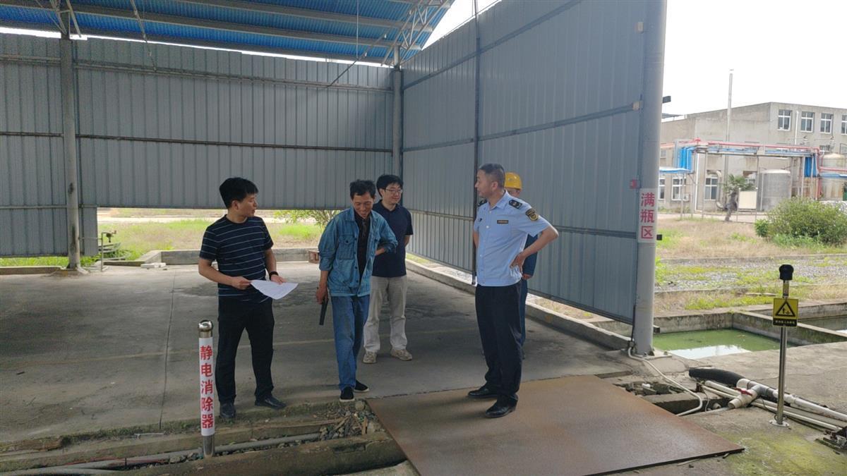 继东北大学官网变黑白后，中国黄金、中金黄金官网也加入黑白默哀行列—最新消息，相关负责人正配合调查工作