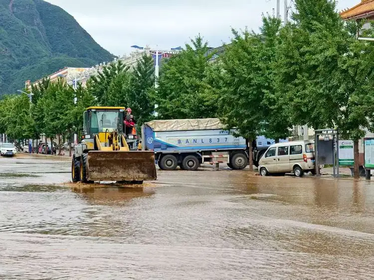 密云暴雨，洪水肆虐下的村民心声与抗争