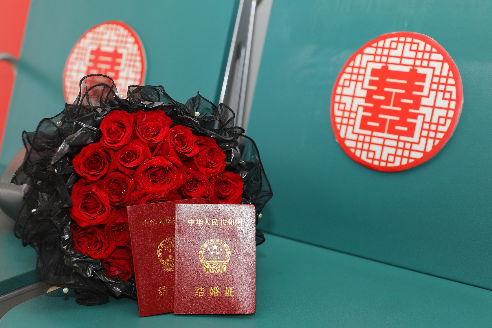 爱的启航，新人领证时意外收获的1500元奖励—民政局新政温暖人心