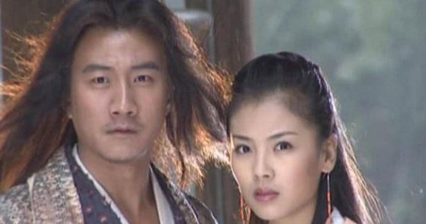 71岁成龙，老花严重，依然勇闯片场，以心为眼