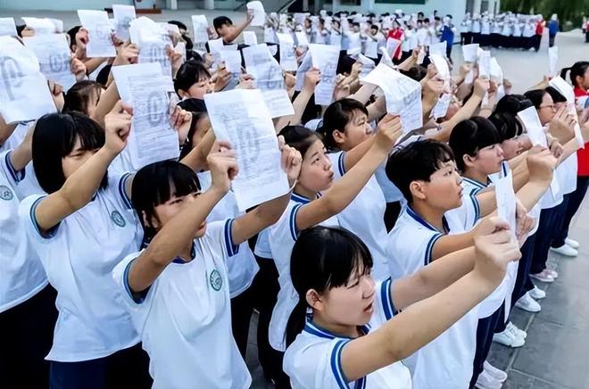 厦大马来分校录取风波，多人被要求复读，校方回应引热议