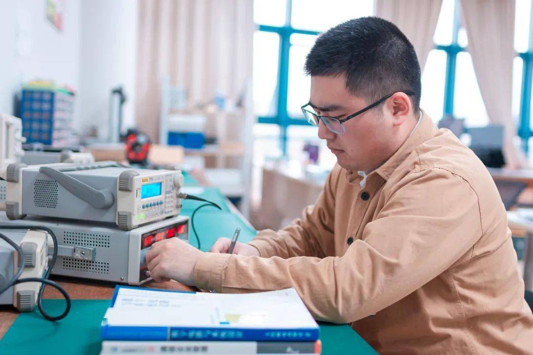 福耀科技大学7位院长亮相，本硕博8年制培养的新工科探索