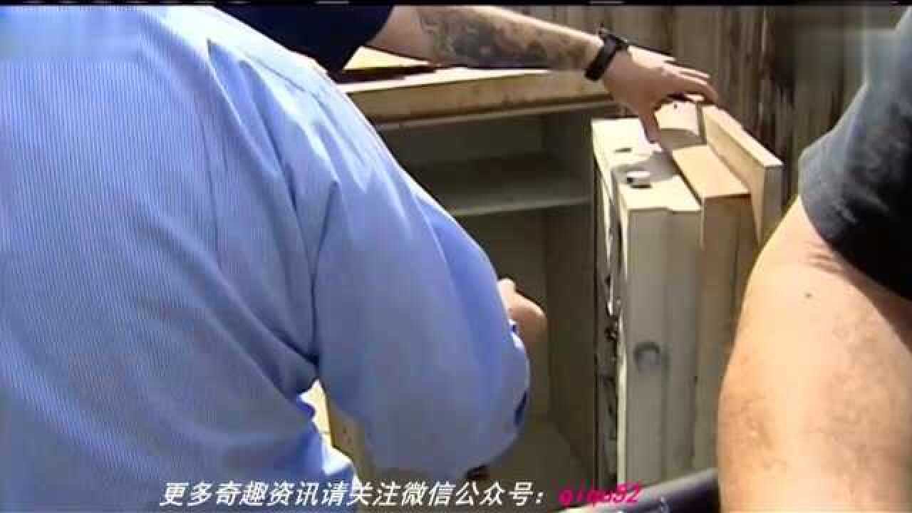 男子退房后留下神秘粉瓶，房东果断报警揭秘真相