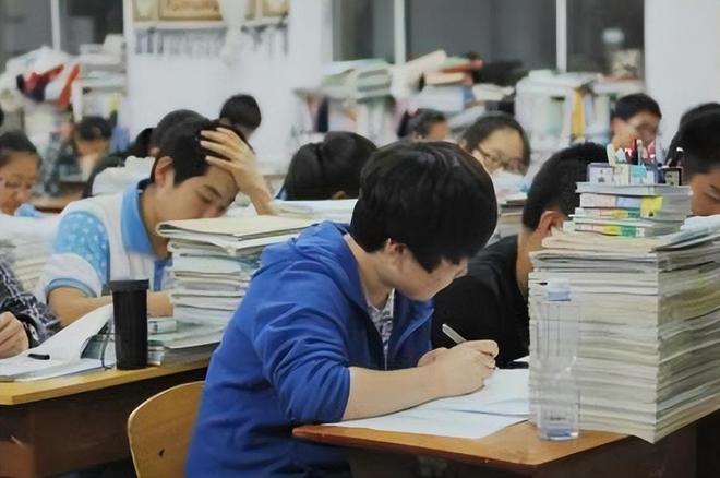厦大马来分校录取风波，多人被要求复读，校方回应引热议