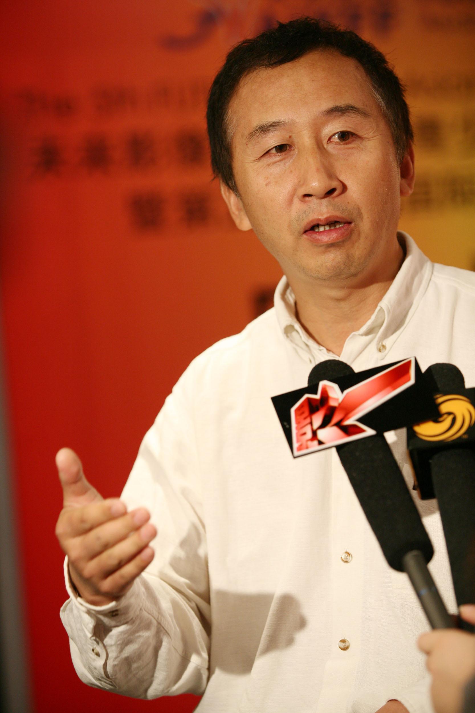 冯小宁，从茅台八仙到被公开除名的艺术与争议之路