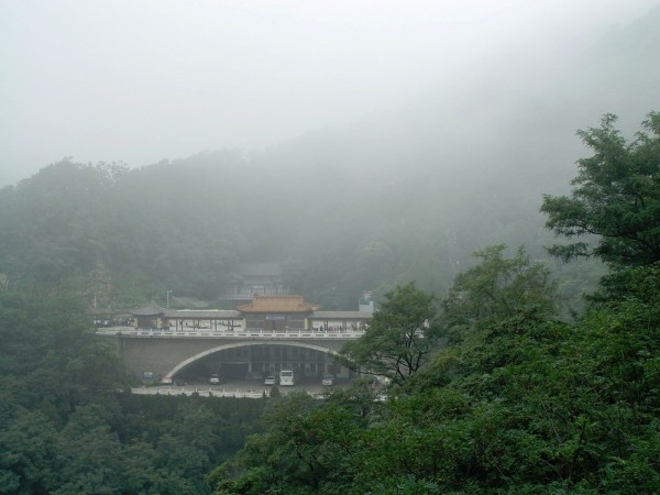 怀柔一家七口徒步一小时，洪水中的坚韧与温情
