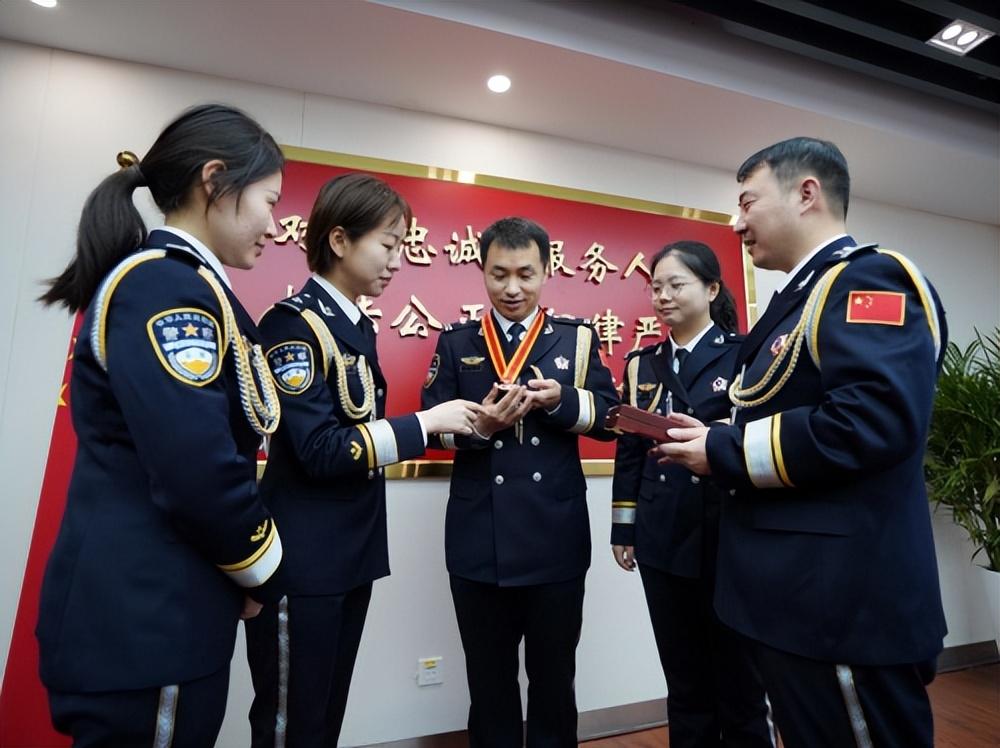 南部战区黄岩岛领海领空战备警巡，维护国家主权与安全的坚实盾牌