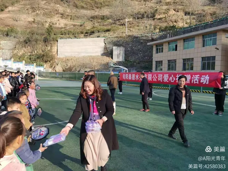 爱心跨越千山万水，白鹿向河北捐赠1200套应急家用包