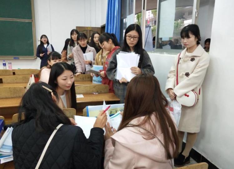 统计局职工办培训班拒退3.6万学费，公权与私利的边界探讨