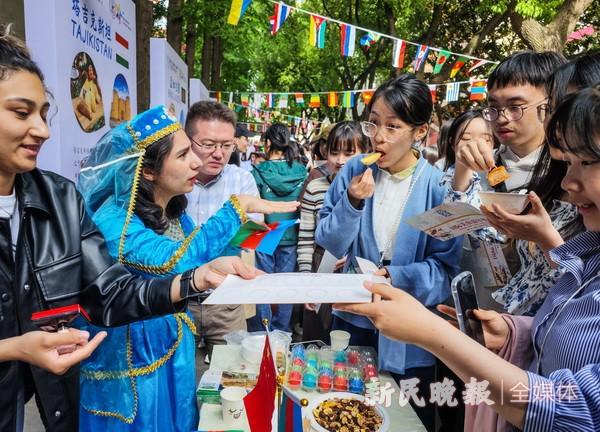 印度女留学生的韩餐肉山吐槽，文化差异下的美食体验