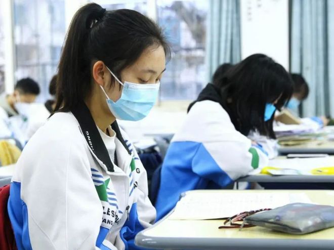 名单公示348人，实际招生仅100余人？校方回应引热议