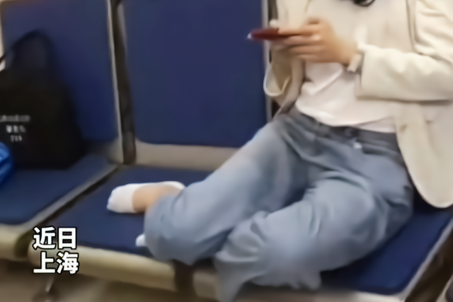 女子赤脚盘坐上海地铁，一场关于健康与文明的误解