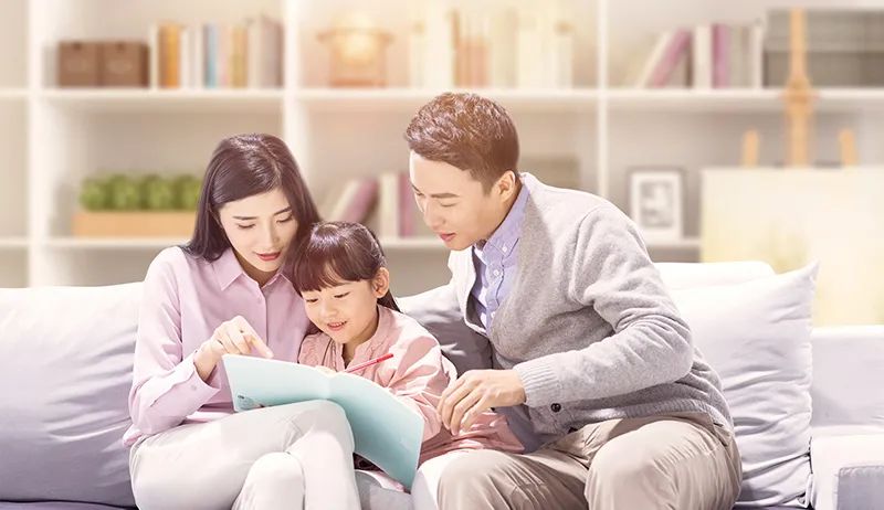 孩子书包刮门禁杆，索赔1600元事件，家庭、学校与社会的责任反思
