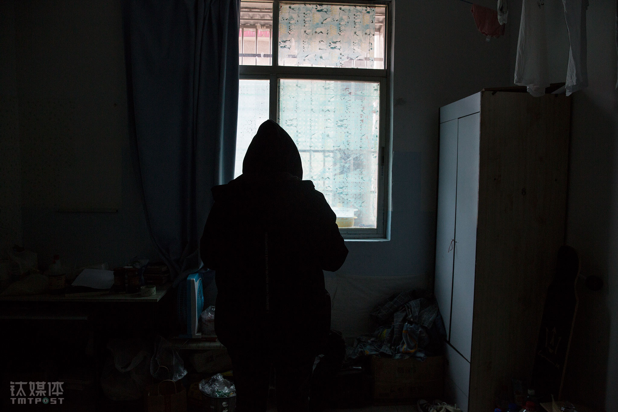 悲剧的阴影，中国男子在美移民拘留中心上吊身亡的深度剖析