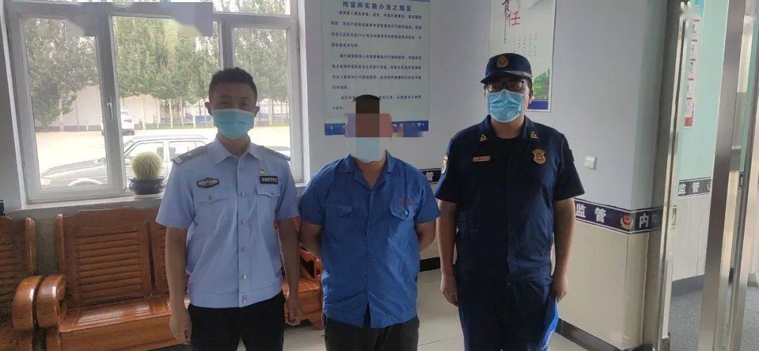 女子辱骂多人，自称认识大把警察，终被行拘