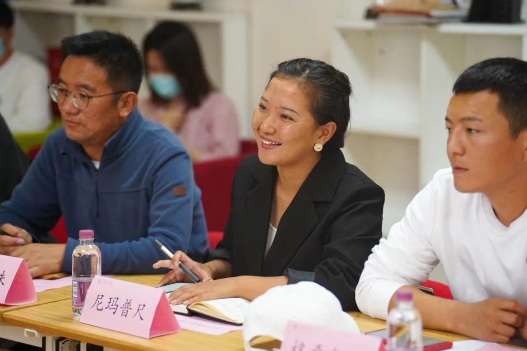 央视揭露，假农业达人表演式带货背后的圈钱陷阱