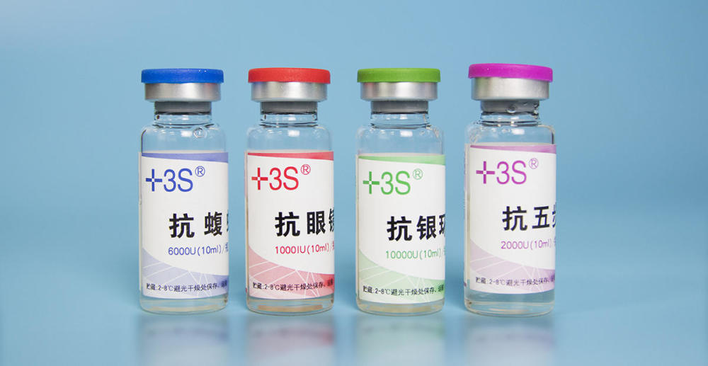 男子惊险自救，毒蛇咬伤后的生死瞬间