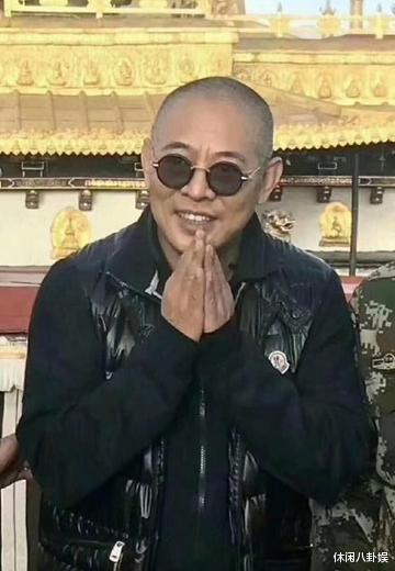 李连杰出院后以刀削面报平安，武打巨星的平凡与坚韧