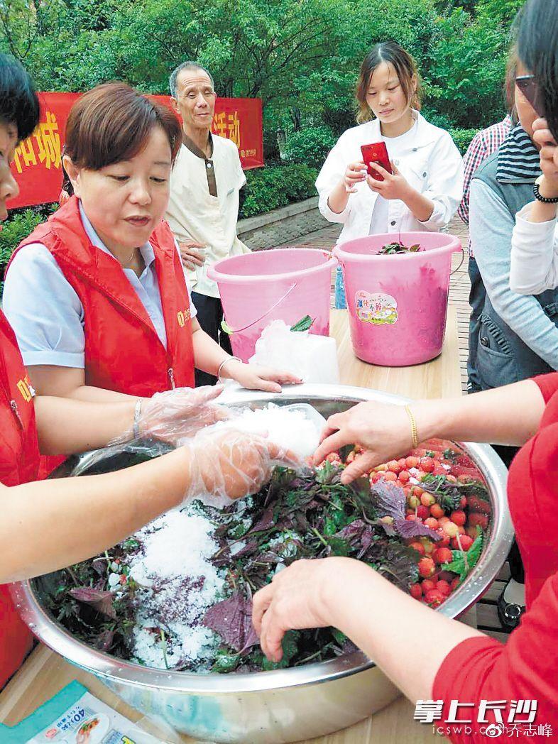 珠峰景区大量人员滞留，景区回应与反思