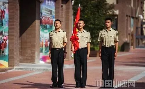 勇者无畏，81岁老兵跳水救人，只因心中那份军人的使命
