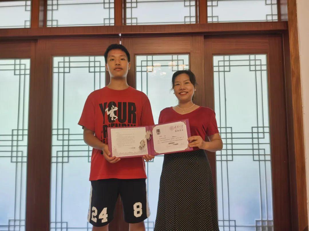 收到北大通知书那天，他送了38单外卖