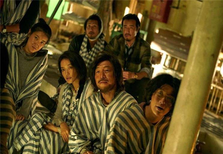 四川卫健委新规引热议，非婚生子领补贴需结婚证，背后的社会伦理与政策考量