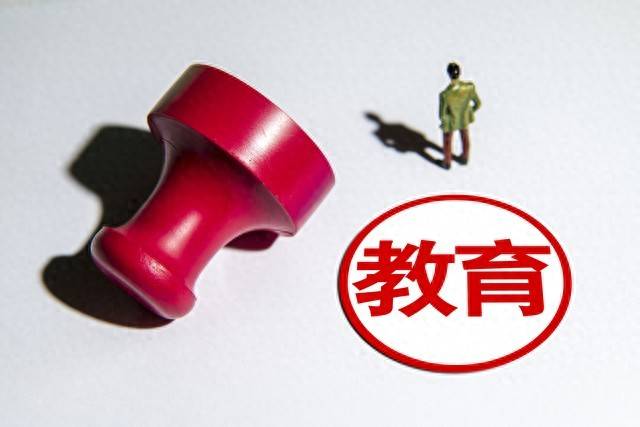 清大总裁班傍名校遭罚，教育市场乱象与监管缺失的警钟
