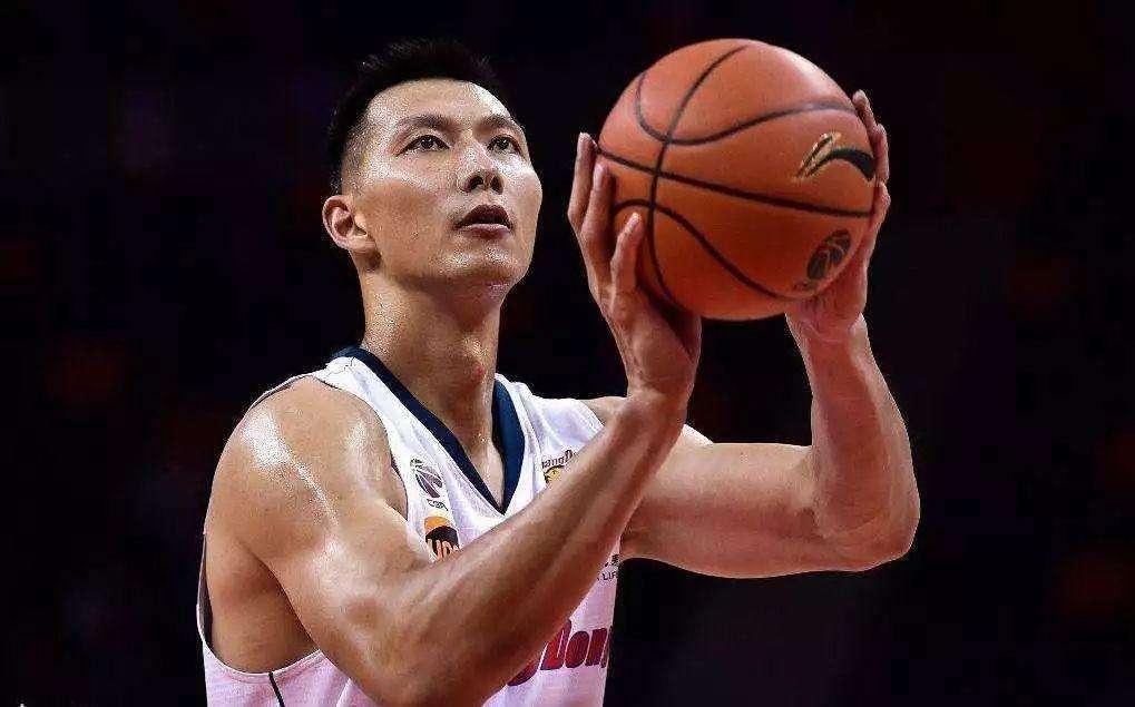 赵睿赛后泪洒赛场，球迷高呼MVP，一场关于坚持与热爱的胜利