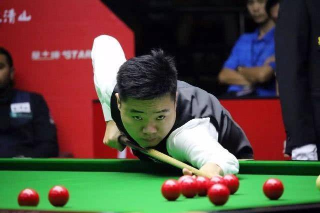 赵心童以6-1横扫丁俊晖，强势晋级斯诺克大师赛四强