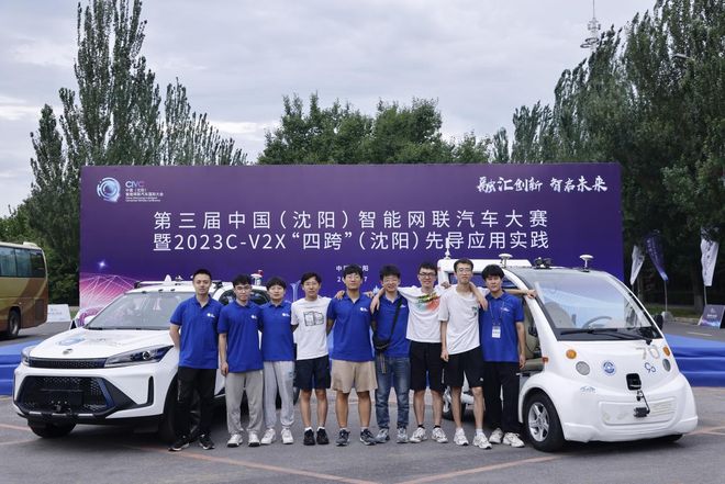 探索未来出行新纪元，上海无人驾驶出租车预约火爆现象透视