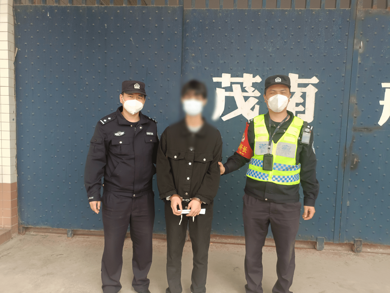 女子辱骂多人，自称认识大把警察，终被行拘