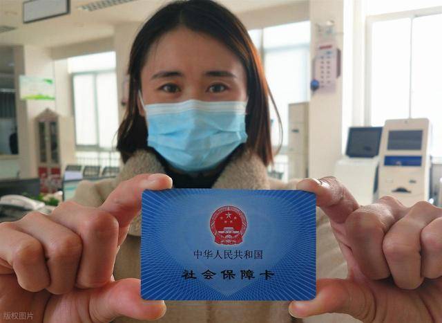 强制交社保后，打工人会少拿多少钱？一场关于保障与牺牲的平衡