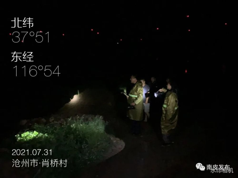 直击河南郑州暴雨内涝现场，风雨中的坚守与希望