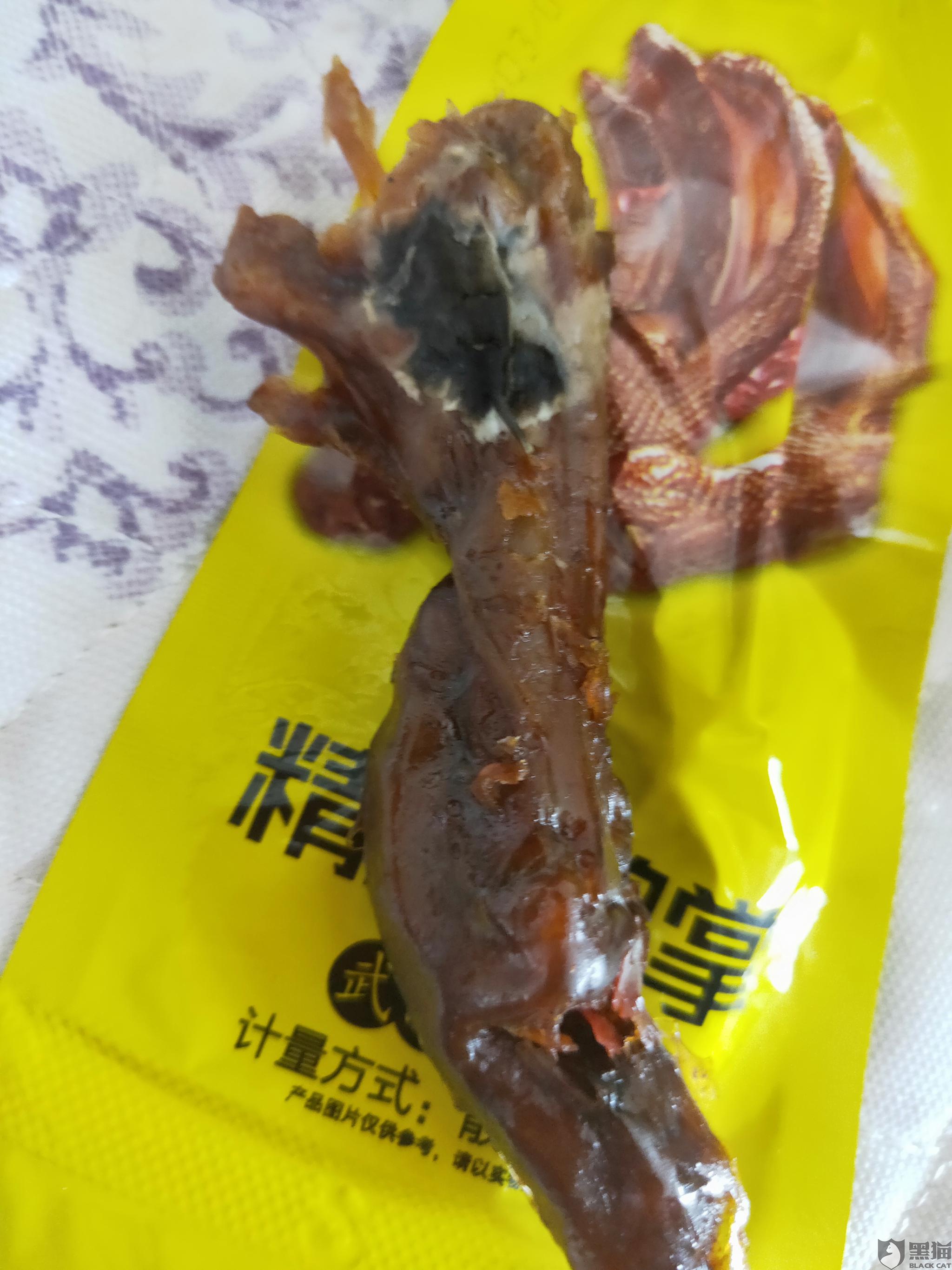 消费者曝光，知名零食品牌鸭爪发霉事件引发热议