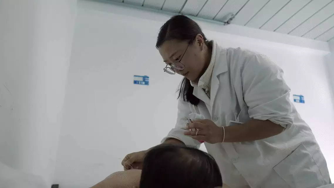 女中医的跨界挑战，调休6天只为一场UFC