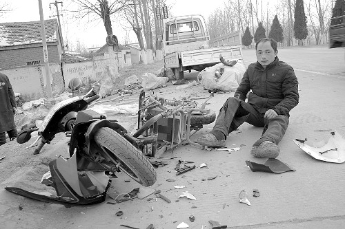 扫墓潮意外爆火，给曹操送布洛芬的现代寓言