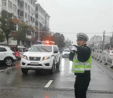 川渝站车联动，紧急护送，一场与时间赛跑的断指再植行动