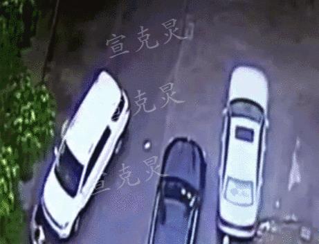 悲剧瞬间，内蒙古一充气城堡被掀翻，10人受伤的背后