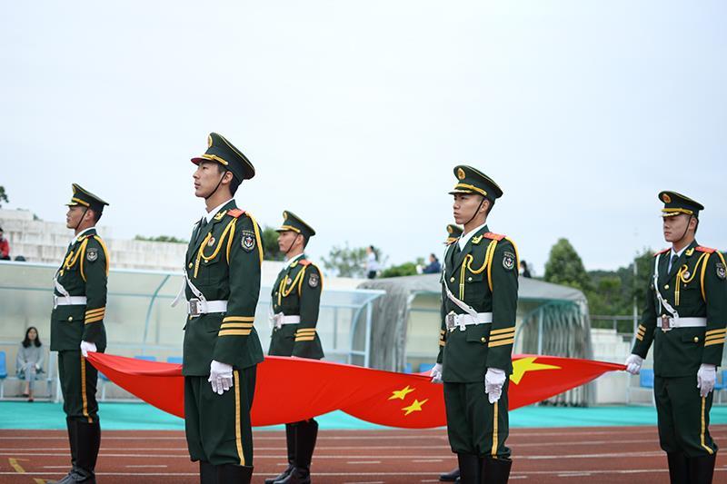 勇者无畏，81岁老兵跳水救人，只因心中那份军人的使命