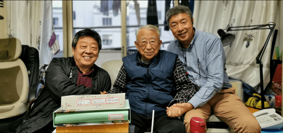 悲剧的阴影，副教授命丧精神病人之手，儿子深陷哀痛一夜之间竟成光头