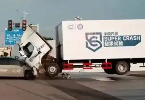 理想回应与乘龙重卡碰撞测试，科技与安全的完美碰撞