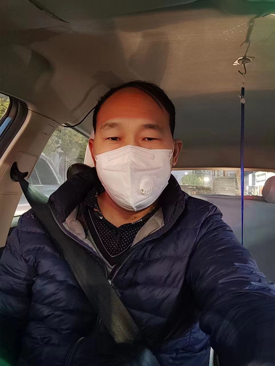 郑州司机，隧道内10分钟水淹至车窗的惊魂记