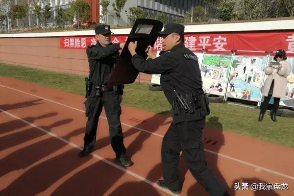 网传重庆遭遇百年难遇洪水？官方辟谣，不实信息，需谨慎甄别