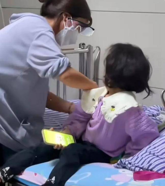 男子请育儿假陪幼女看病被开除，职场性别平等与家庭责任的冲突