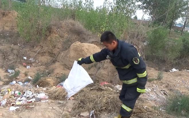 女子惊魂记，1米长眼镜蛇跳窗逃生的惊险一幕