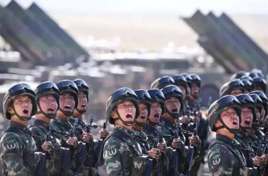 勇者无畏，81岁老兵跳水救人，只因心中那份军人的使命