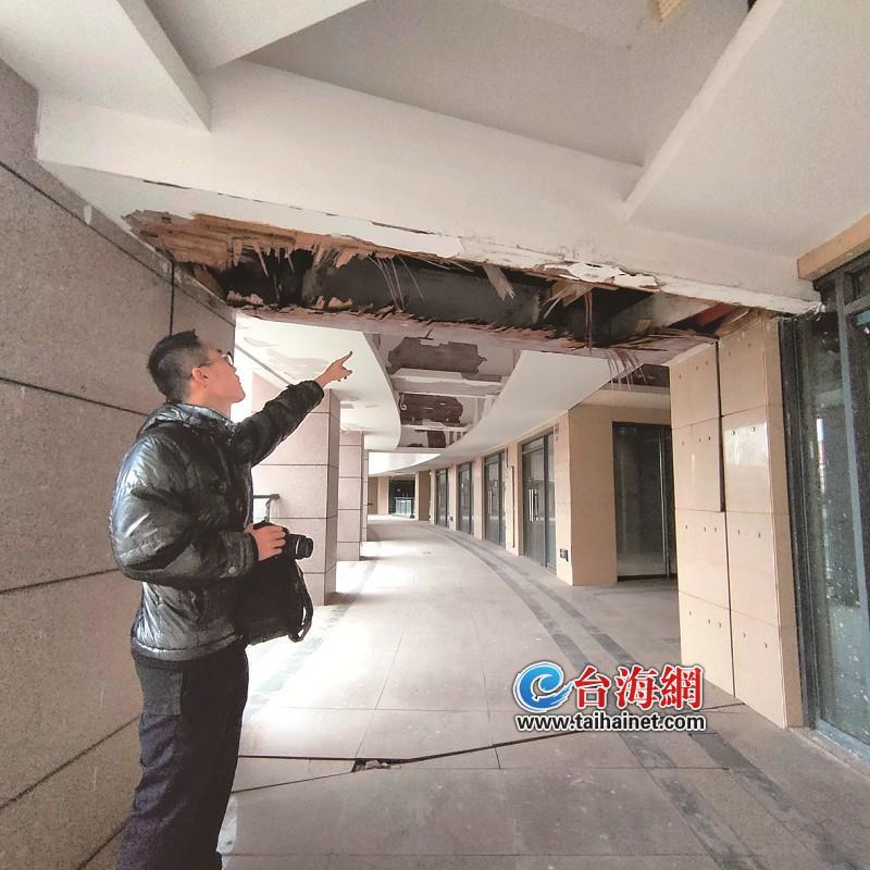 当地称，200平大堂业主砌墙行为引产权争议