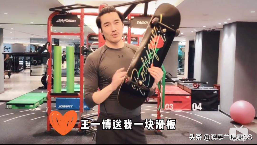 35岁仓库工的逆袭，自制器械练就超强腹肌