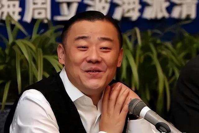 贾冰暴瘦后，面相变化引热议，是艺术追求还是健康警钟？